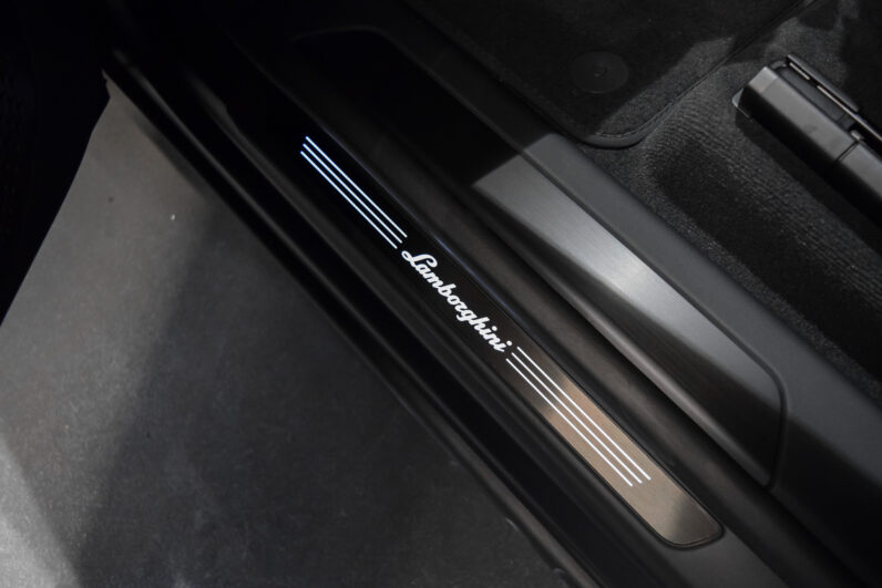 Lamborghini Urus SE lleno