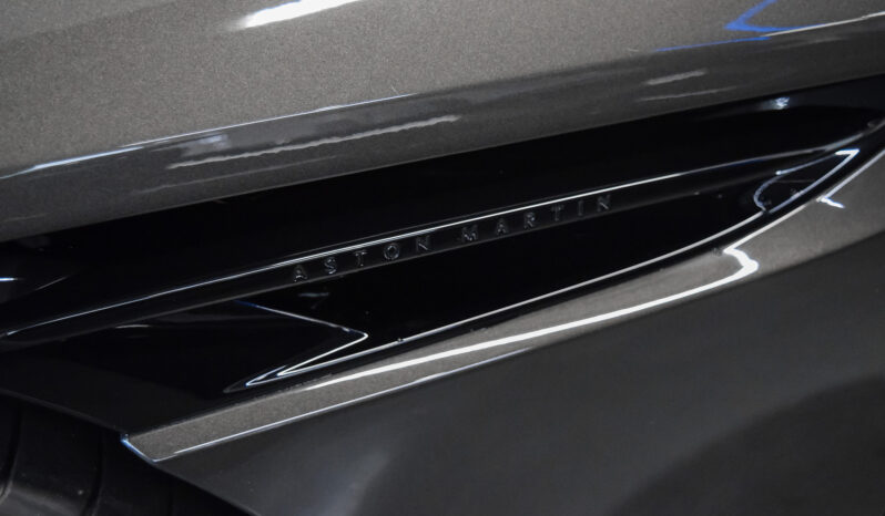 Aston Martin DB12 Volante lleno