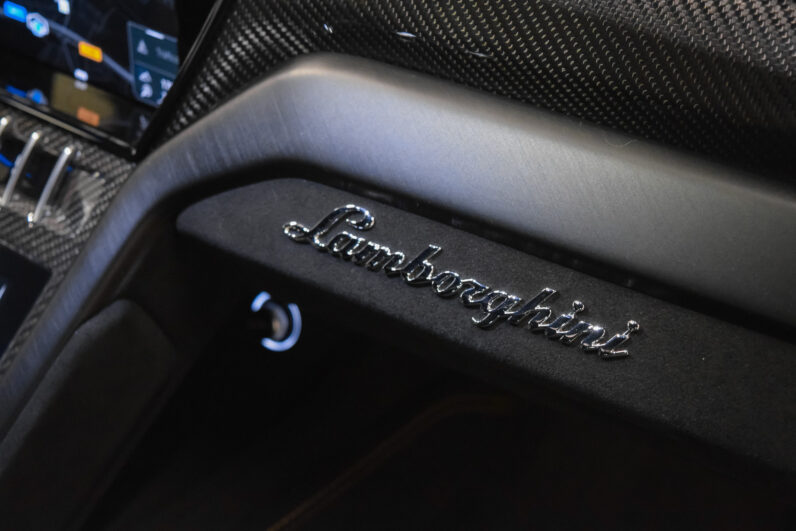 Lamborghini Urus Performante lleno