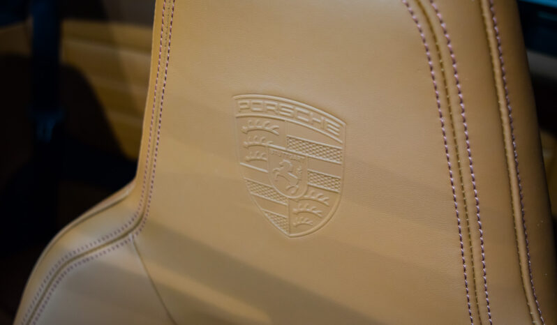 Porsche 911 Targa 4 GTS lleno