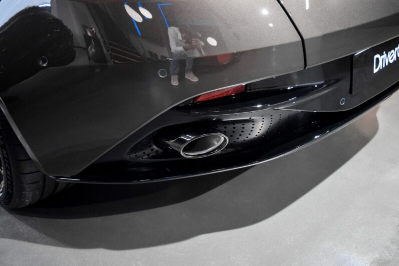 Aston Martin DB12 Volante lleno