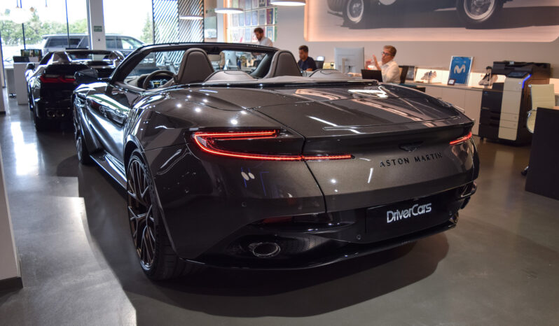 Aston Martin DB12 Volante lleno