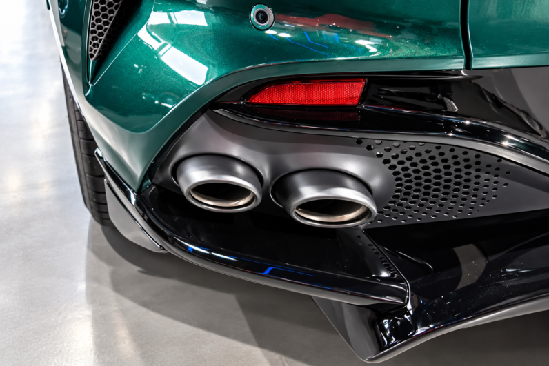 Aston Martin DBX 707 lleno