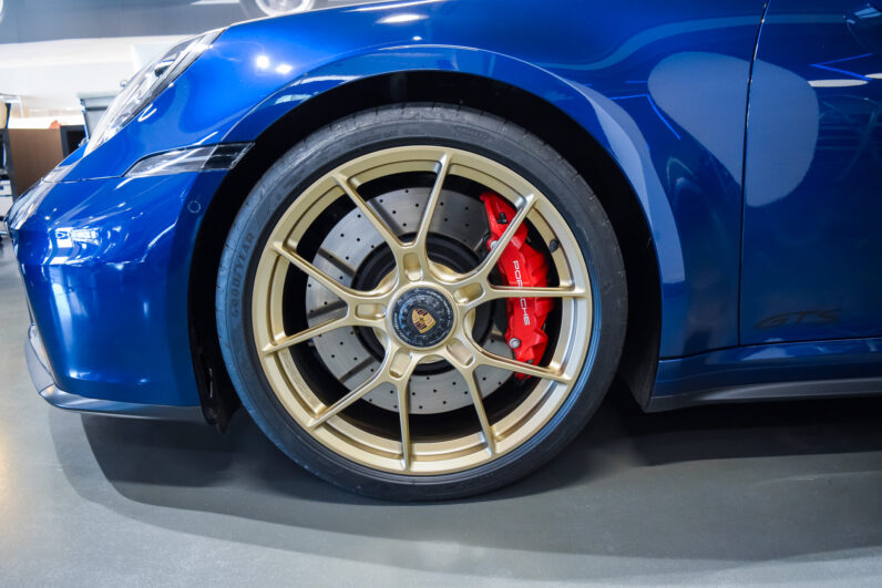 Porsche 911 Targa 4 GTS lleno