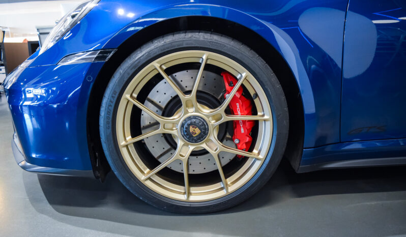 Porsche 911 Targa 4 GTS lleno