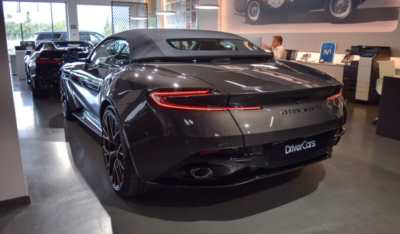 Aston Martin DB12 Volante lleno