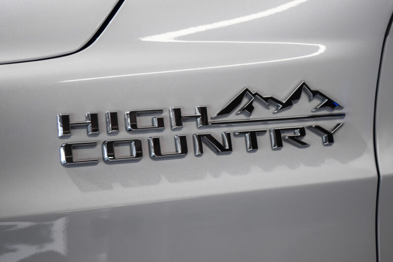 Chevrolet Suburban High Country lleno