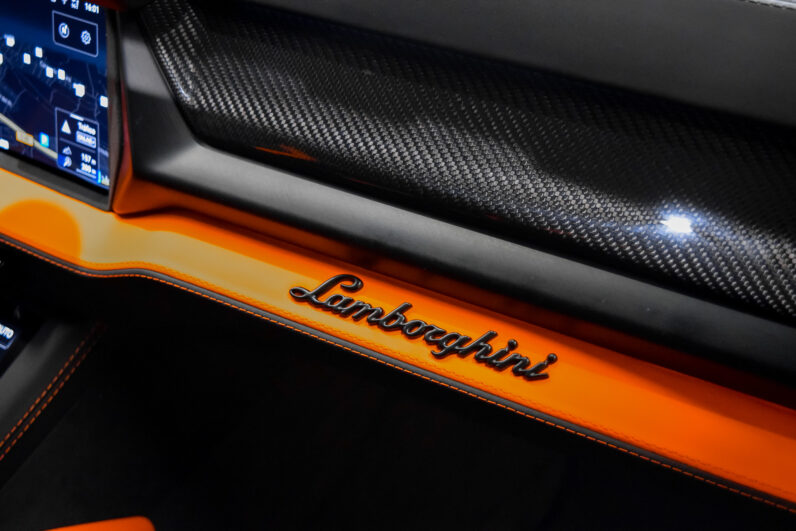 Lamborghini Urus SE lleno