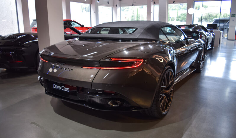 Aston Martin DB12 Volante lleno