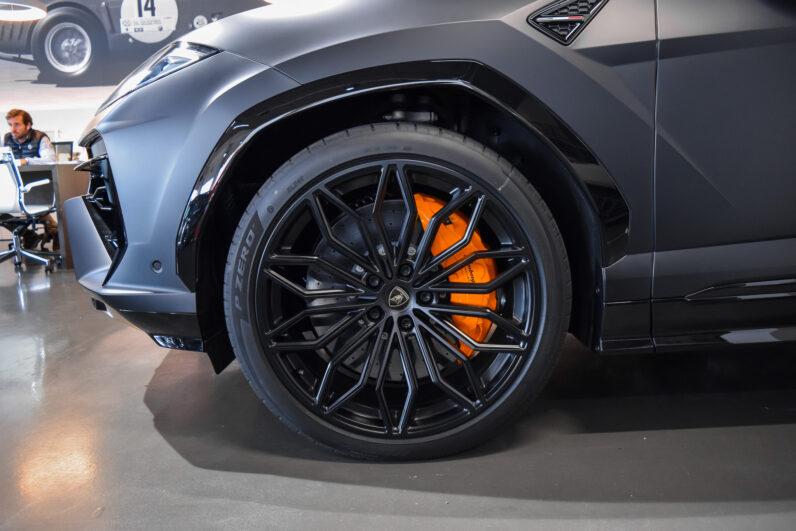 Lamborghini Urus SE lleno