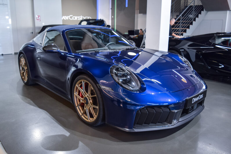 Porsche 911 Targa 4 GTS lleno