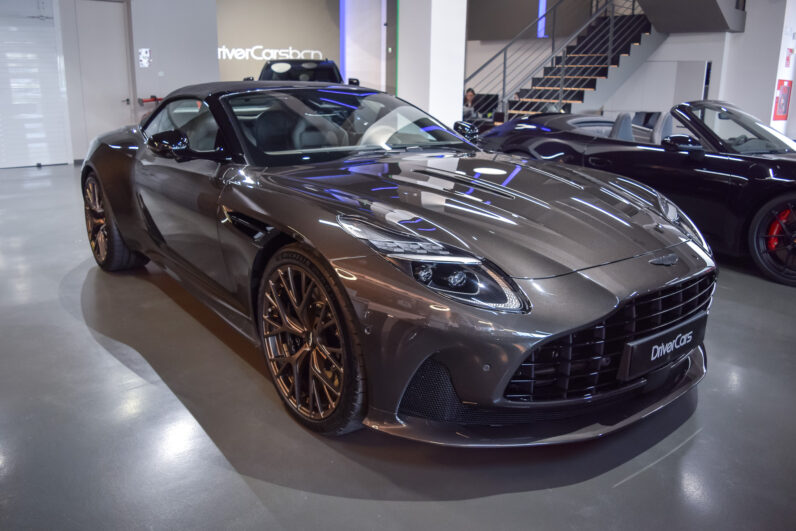 Aston Martin DB12 Volante lleno