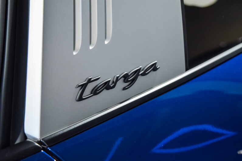 Porsche 911 Targa 4 GTS lleno