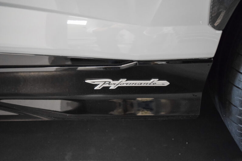 Lamborghini Urus Performante lleno