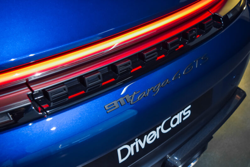 Porsche 911 Targa 4 GTS lleno