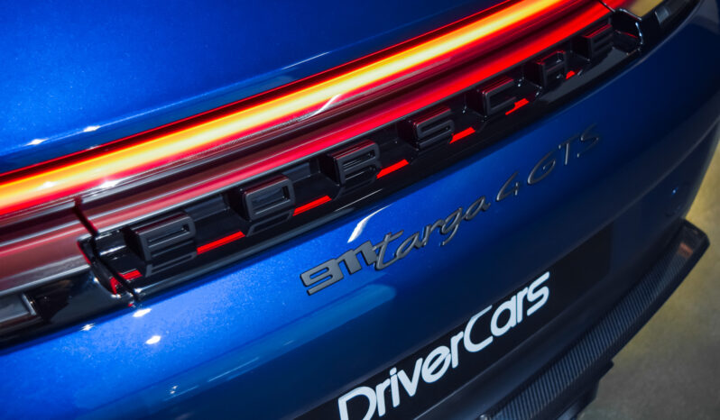 Porsche 911 Targa 4 GTS lleno
