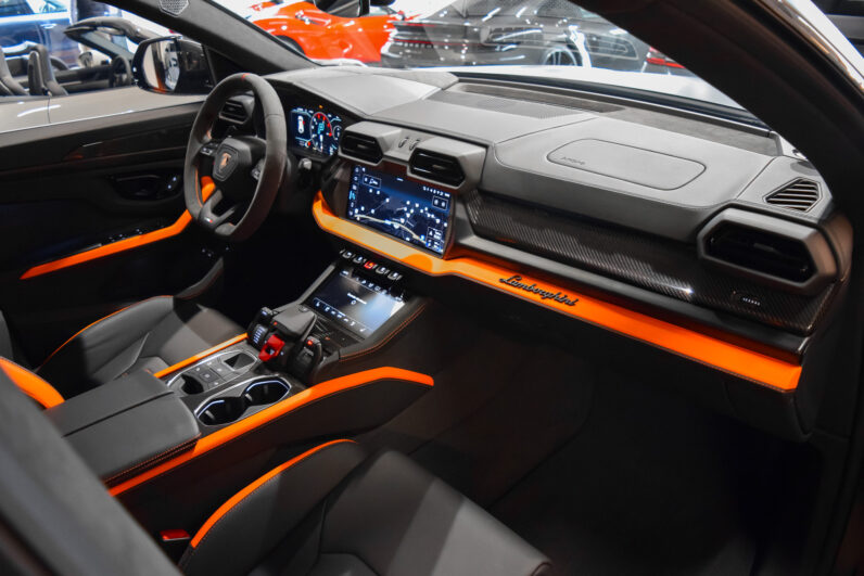 Lamborghini Urus SE lleno