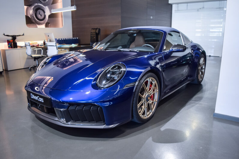 Porsche 911 Targa 4 GTS lleno