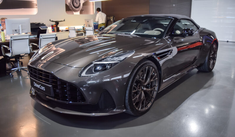 Aston Martin DB12 Volante lleno