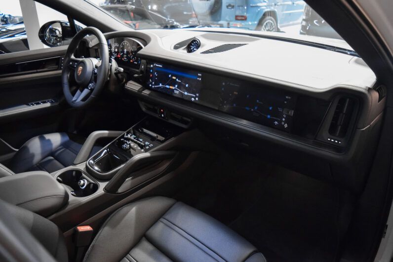 Porsche Cayenne Coupé E-Hybrid lleno