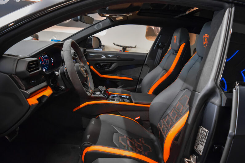 Lamborghini Urus SE lleno