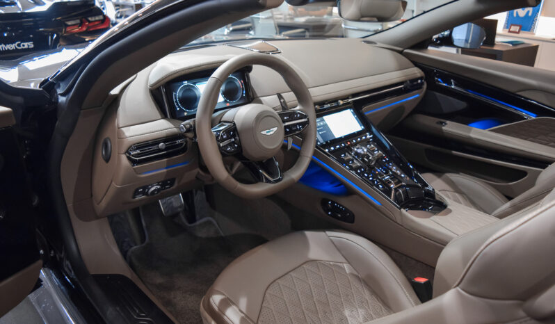 Aston Martin DB12 Volante lleno