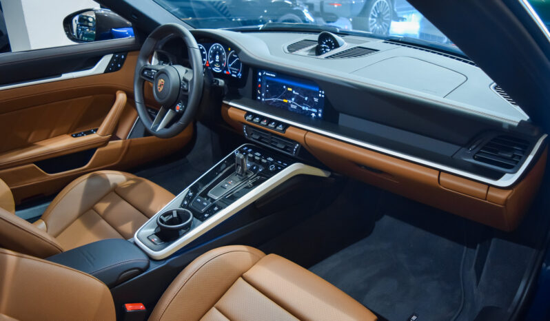 Porsche 911 Targa 4 GTS lleno