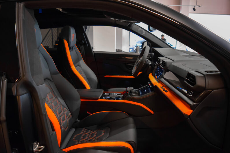 Lamborghini Urus SE lleno