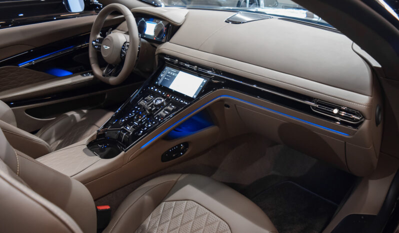 Aston Martin DB12 Volante lleno