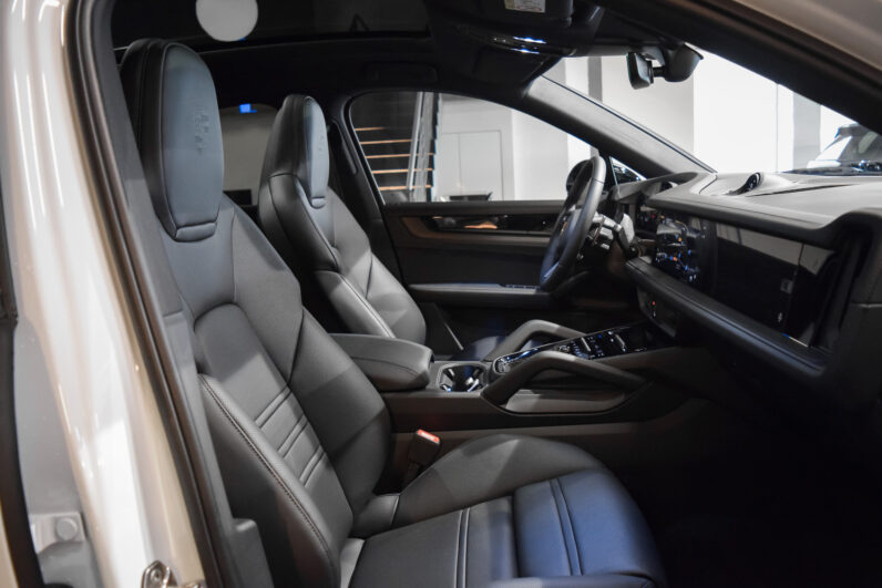 Porsche Cayenne Coupé E-Hybrid lleno