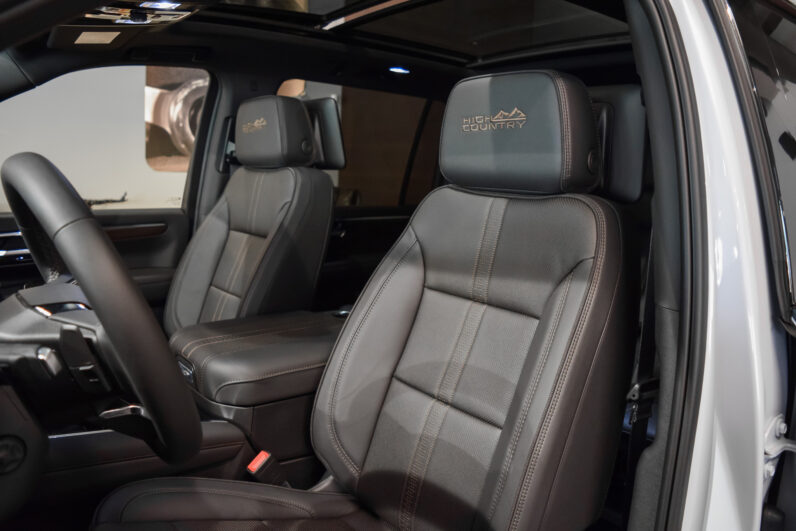 Chevrolet Suburban High Country lleno