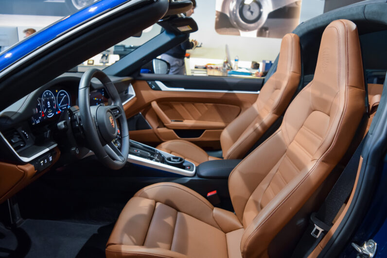 Porsche 911 Targa 4 GTS lleno