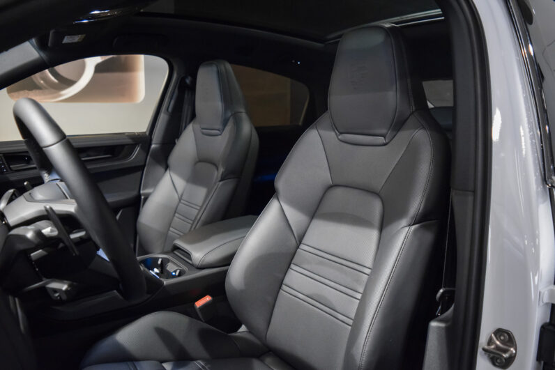 Porsche Cayenne Coupé E-Hybrid lleno