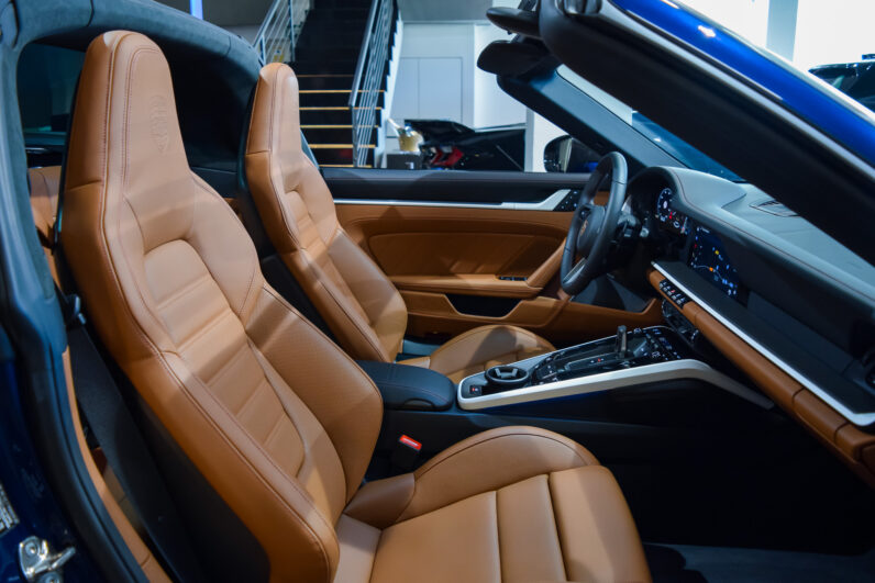 Porsche 911 Targa 4 GTS lleno