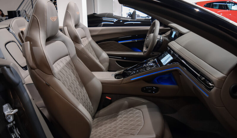 Aston Martin DB12 Volante lleno