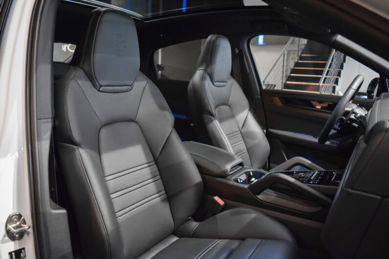 Porsche Cayenne Coupé E-Hybrid lleno