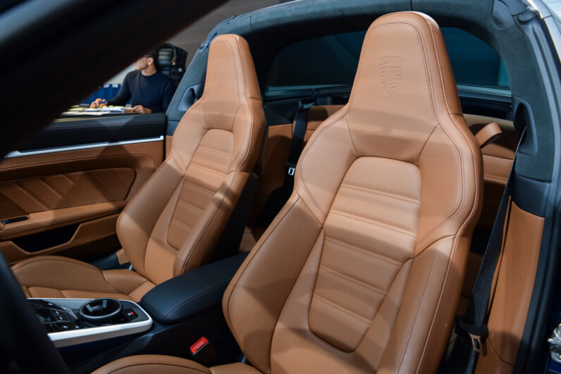 Porsche 911 Targa 4 GTS lleno