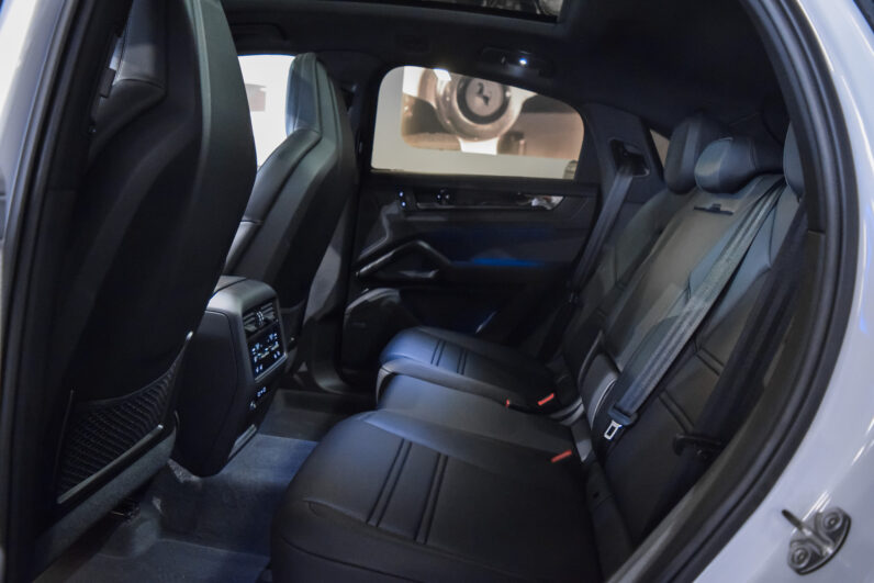 Porsche Cayenne Coupé E-Hybrid lleno