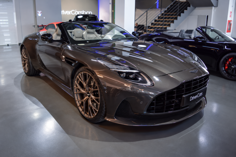 Aston Martin DB12 Volante