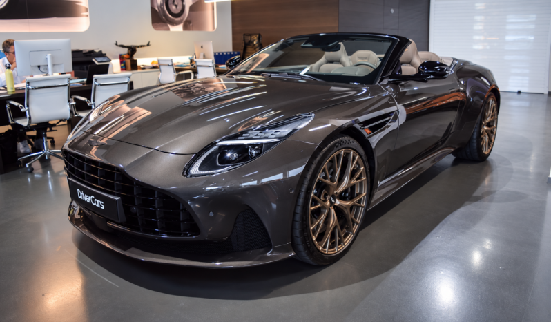 Aston Martin DB12 Volante lleno