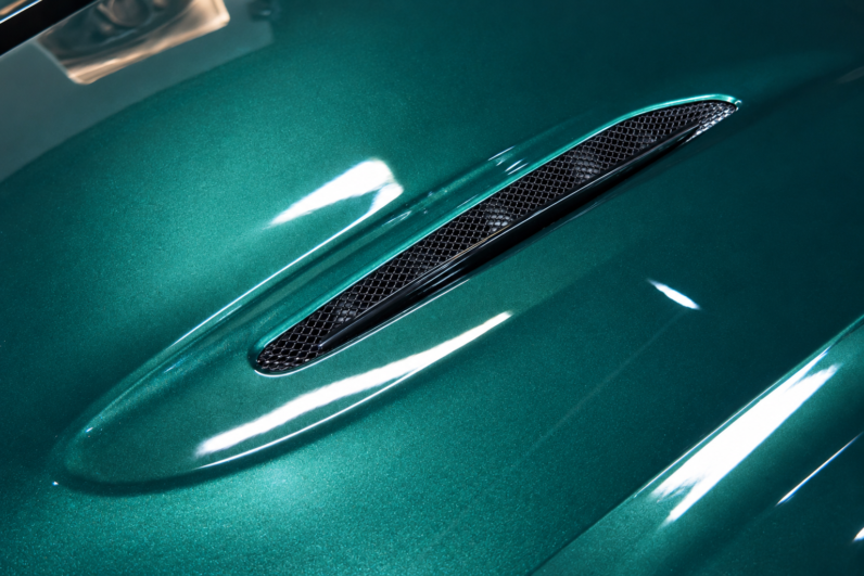 Aston Martin DBX 707 lleno